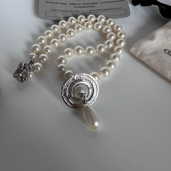 *SOLD* AUTH Vivienne Westwood One Row Pearl Choker - Picture 5 of 6